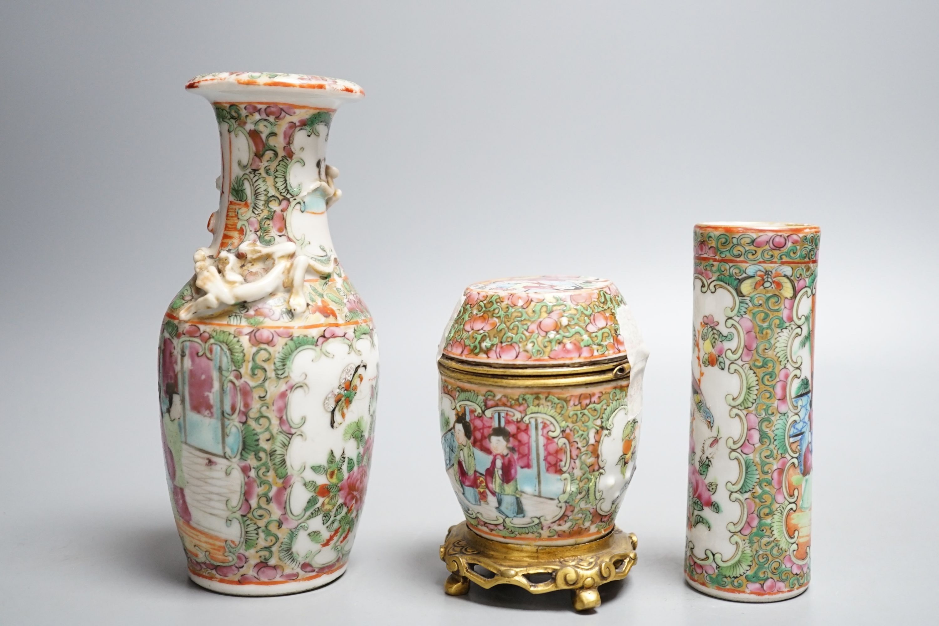 A group of three Chinese famille rose vessels, 19th century - tallest 15cm